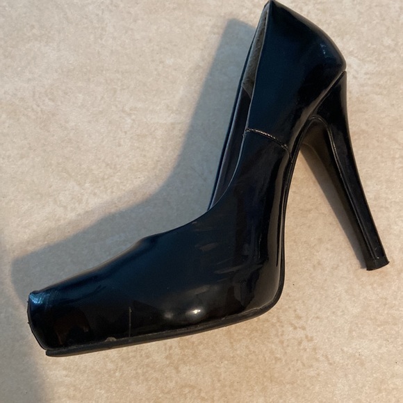 Worn Jules + James Black Pumps, 7 - Picture 7 of 7